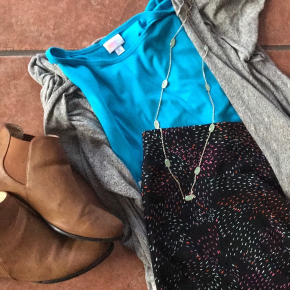 Cassie Medium- Lularoe - Picture 2 of 5